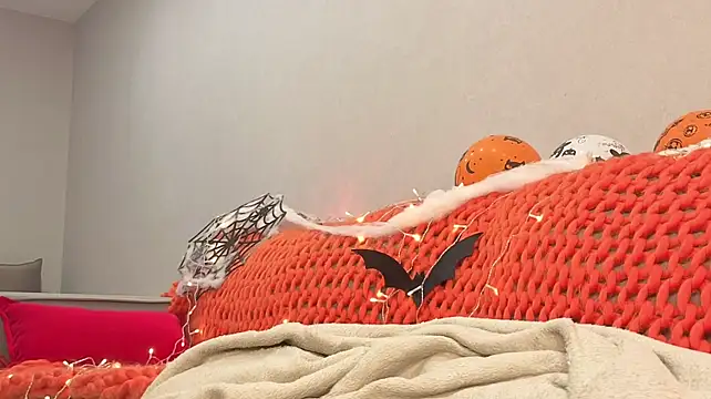 Milly_Lane - Squirt and splash all over your face!!!