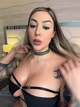 Miacoleman_ - deepthroat messy dildo play 🍆💦