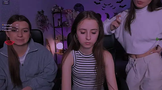 Rebecca_smile - show tits 2 girl