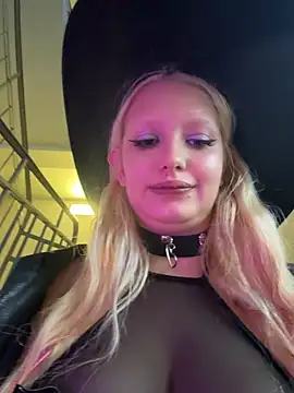 Elfi_InPublic - Camel toe+slap pussy LOUD in lobby