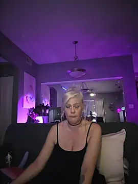 Lexi_Shocker - Edge my pussy til I squirt 😝🌶️💦