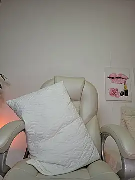 Reina_- - MAKE ME WET DOMI IN MY PUSSY
