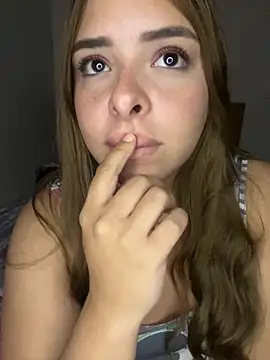 Nahomy_cm - four fingers in my pussy