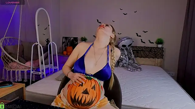 Jooyce_Howward - posa doggy in panty