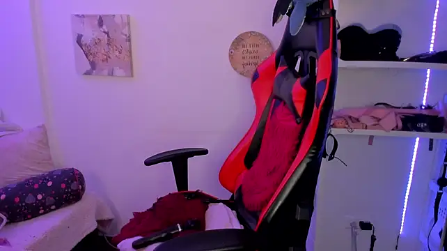 Lexyy_evanss1 - Spank my cute butt with a whip x20👻