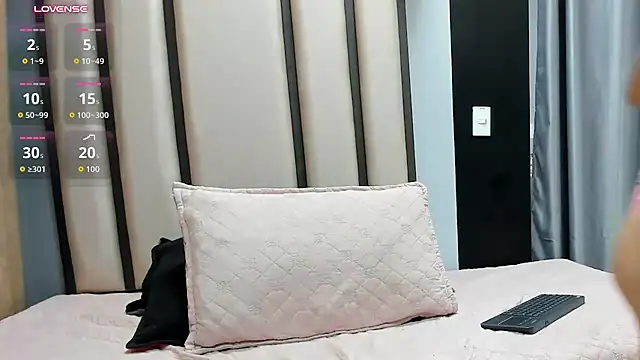 Bora_Lajuana - bounce my boobs + oil 😈