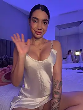 Evelyn_Claiire - take off my top and play with my tits