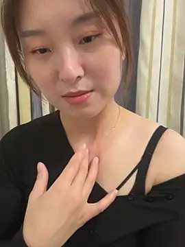 Lianer_520 - 莲儿，谢谢哥哥们支持，到达目标脱掉衣服