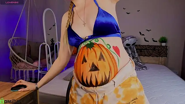Jooyce_Howward - posa doggy in panty