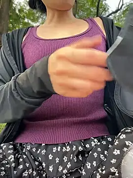Nini_11 - 户外道具插入Inserting a dildo
