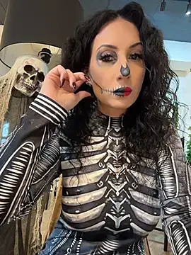 BeckyShineX - Spooky tease🎃
