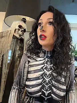 BeckyShineX - Spooky tease🎃