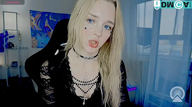 Aliceglass__