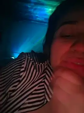 VelvetRed97 - Mostra cuzinho virgem