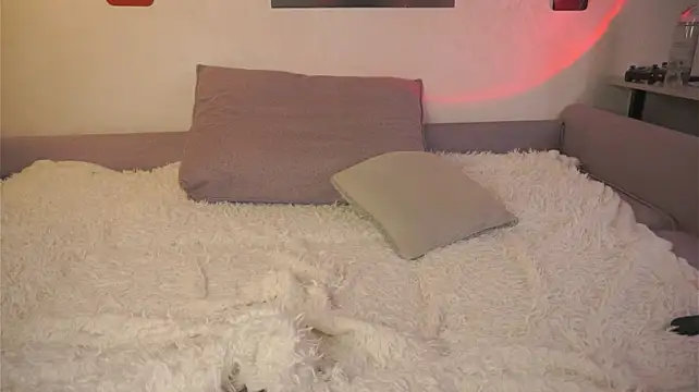MiaThaine - Cover my pussy with oil