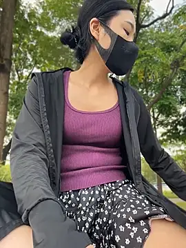Nini_11 - 户外道具插入Inserting a dildo