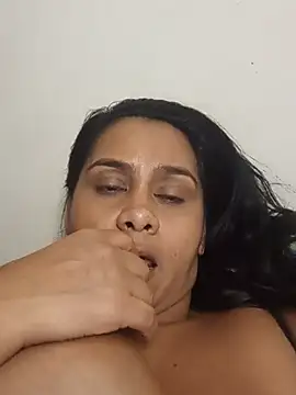 Annie_maracas