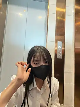 Xiao-Lin - 户外刺激裸上身