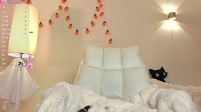 Milli_sun_ - Fingering cheetoh pussy!