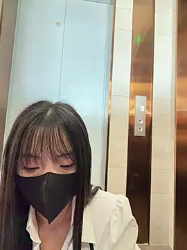 Xiao-Lin - 户外刺激裸上身