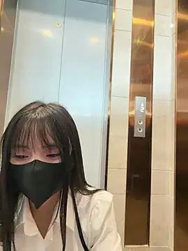 Xiao-Lin - 户外刺激裸上身