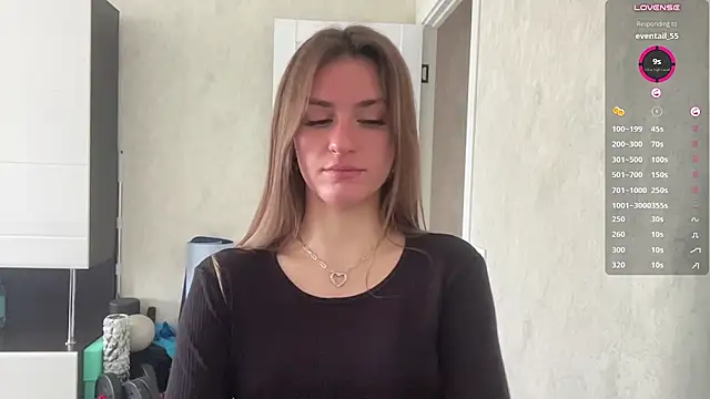 JackiBurzynski - Show my sexy legs + caress them ^^