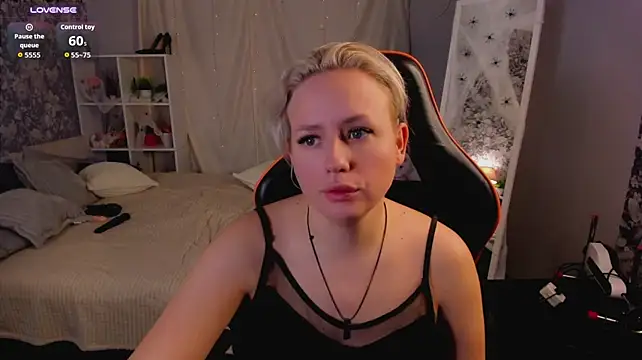Mia_Peaches