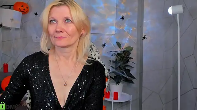 Julie_Lucas