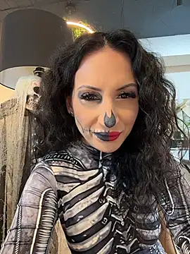 BeckyShineX - Spooky tease🎃