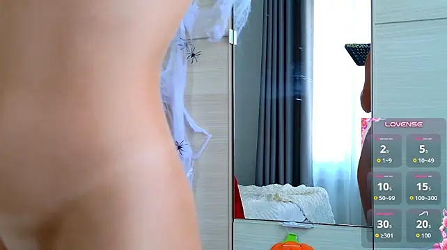 MilaReef - show and tease pussy close up