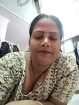 Hot_Aunty_44 - Boobs