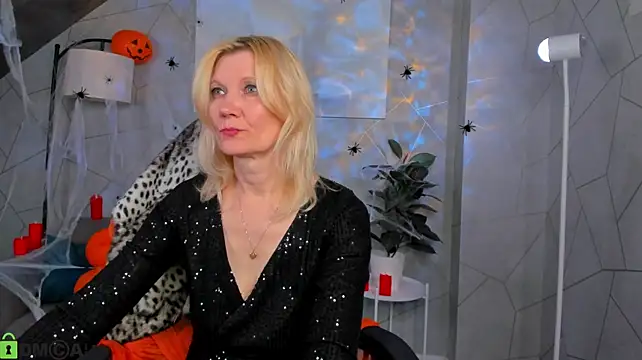 Julie_Lucas