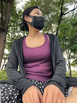 Nini_11 - 户外道具插入Inserting a dildo