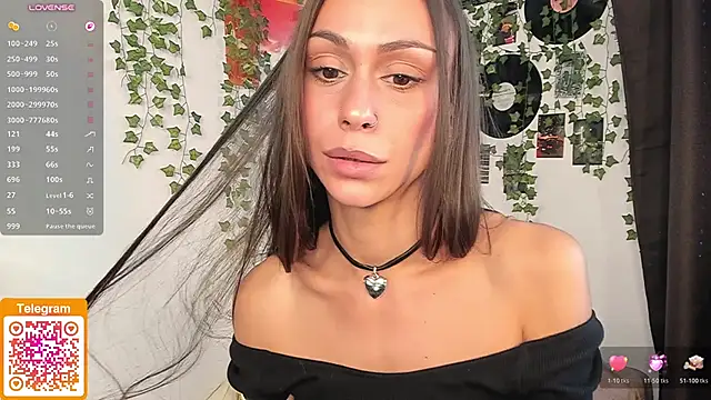 Tinnymolly - Bite lips+sensual eye contact