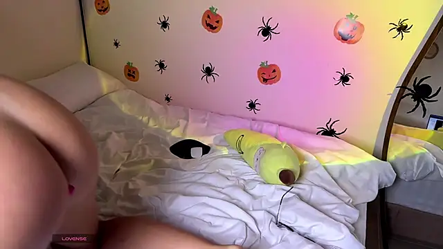 Lilith_Lure - strip topless+spank sesion