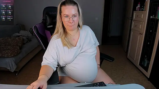 Pregnantariana - SQUUEZE & SPANK BELLY