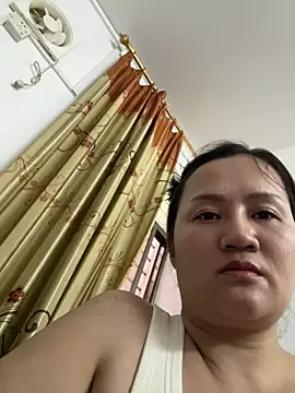 Amy1688 - 户外脱内裤特写小穴