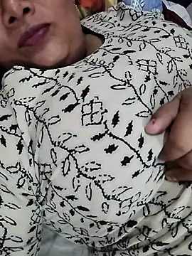Hot_Aunty_44 - Boobs