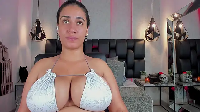 Samantha_hotly