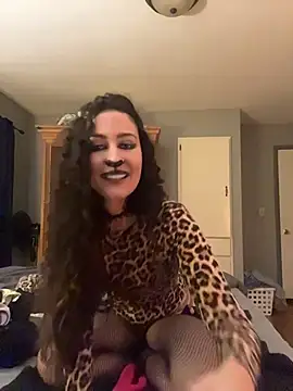 AhlanaLuxe - Kitty shows pussy