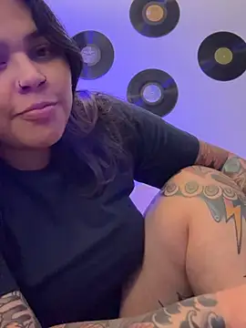 Miacanela_xo - doggy toy control