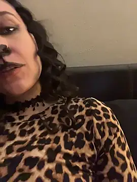 AhlanaLuxe - Kitty shows pussy