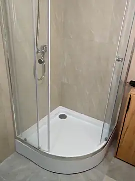 Anny-Fitdern - start the show in the shower