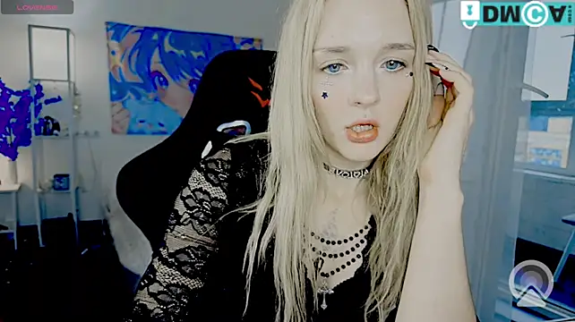 Aliceglass__