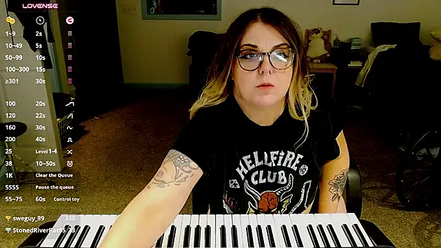 Beccalubov - Level 3: Topless Karaoke