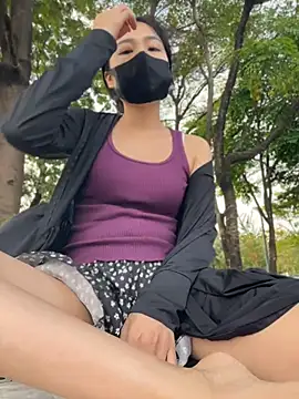Nini_11 - 户外道具插入Inserting a dildo