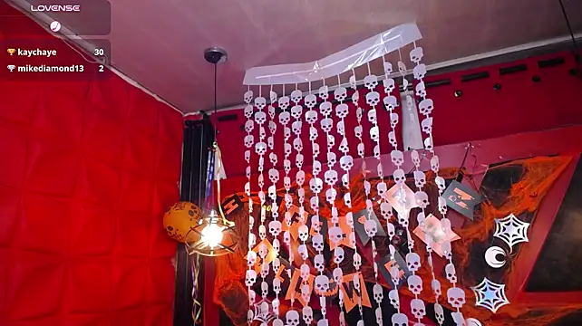 Clhoe-blake - show tits