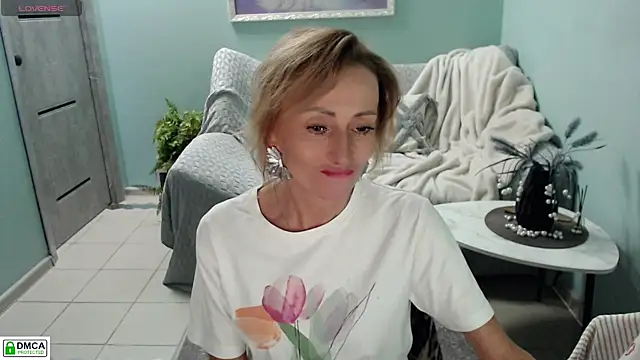 HornyMilf_777 - Change outfit...