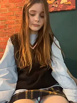 Lunabelle_ - pinch my nipples + very risky flash
