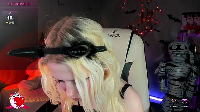VivieSunn - undressing